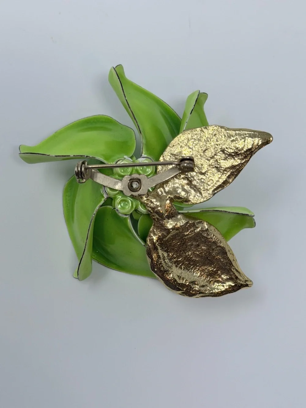 Vintage Green Enamel Flower Brooch Gold Tone Leaf Pin Statement Floral - Picture 2 of 7